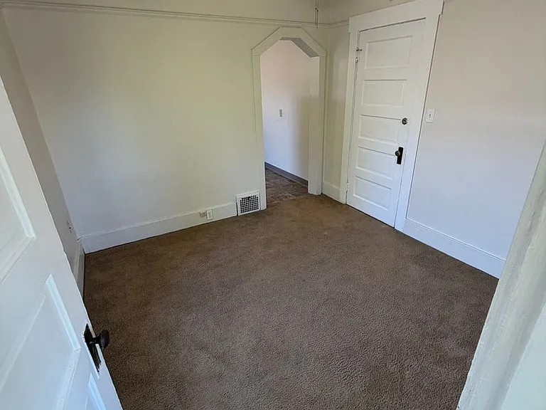 202 NW 15th St #5 — Photo 5