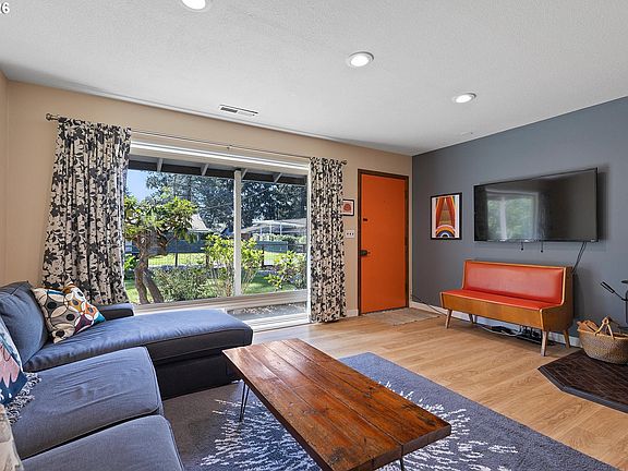 5th image of 12523 NE Hassalo St