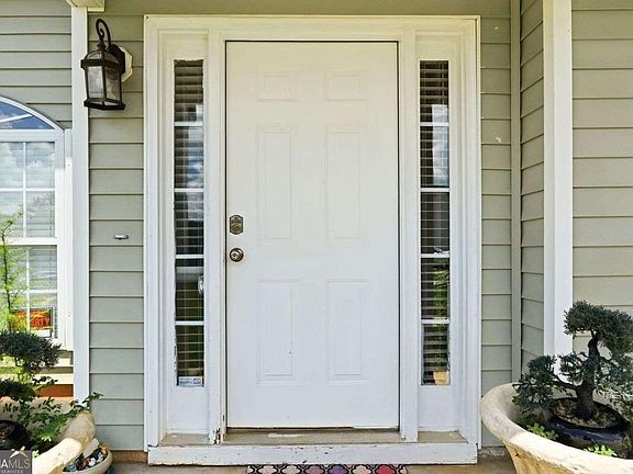 3rd image of 1016 Meadow Glen Cir