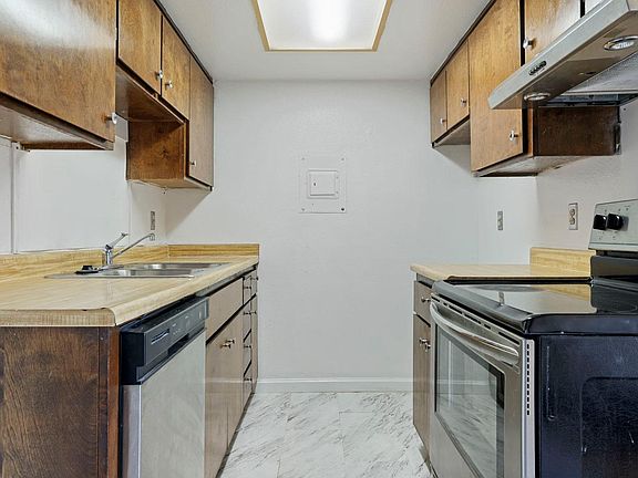 2nd image of 325-1024 Standiford Ave