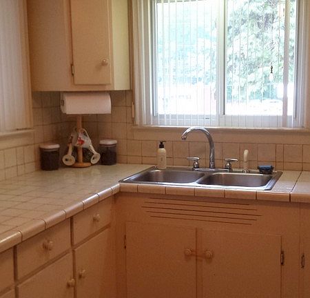 5th image of 265 Quassaick Ave