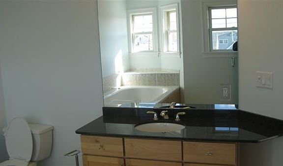 4th image of 406 N End Blvd Unit 1