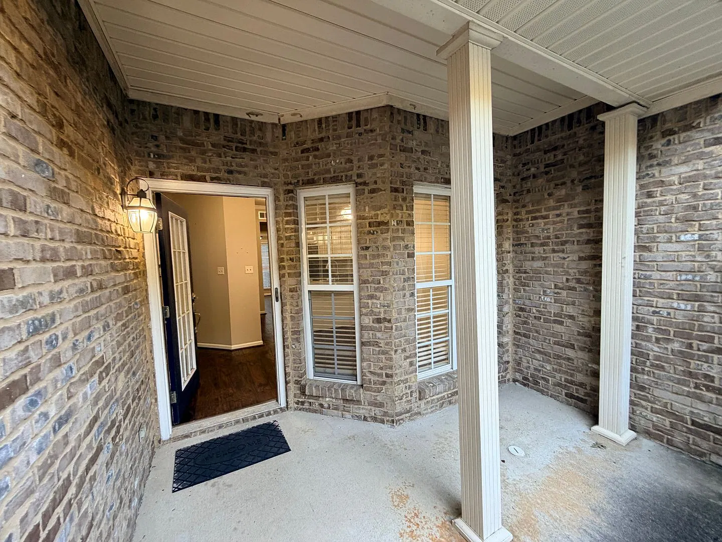 Spacious 3-Bedroom Townhome with Garage & Private Fenced Backyard — Photo 2