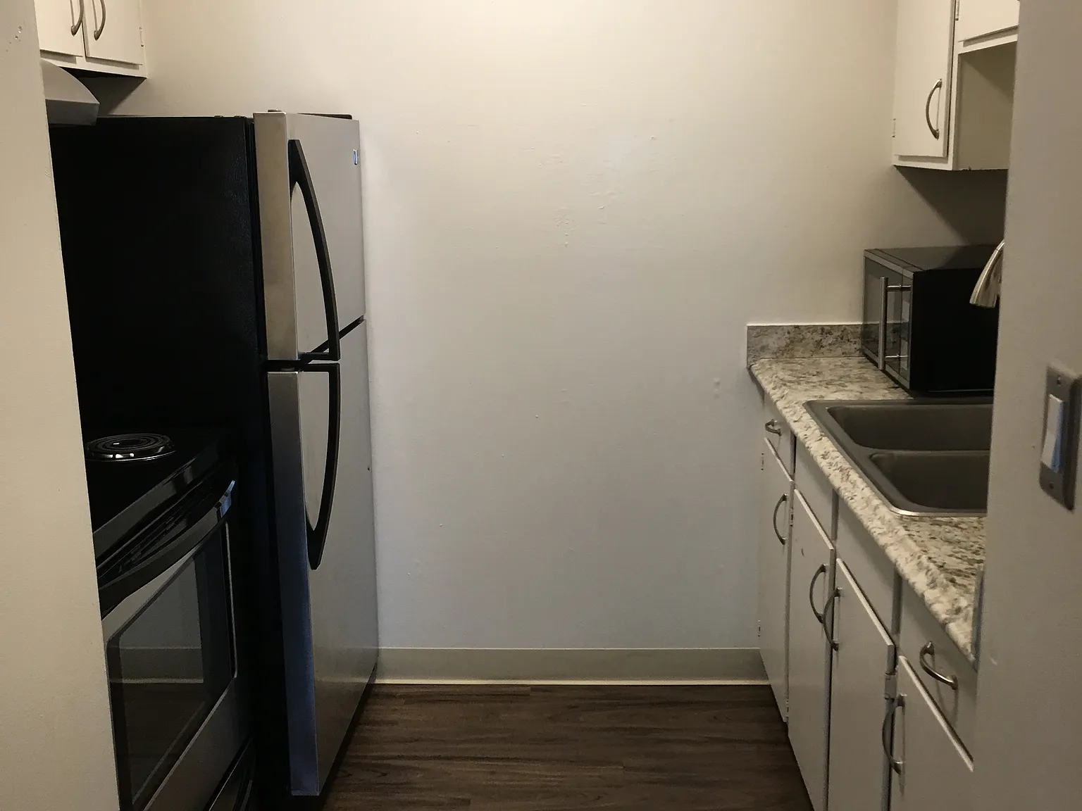 Studio, 520 sqft, $1,654 — Photo 3