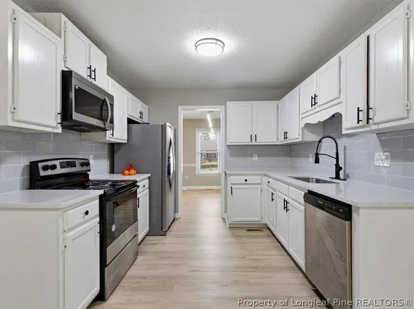 6204 Lakeway Dr, Fayetteville, NC 28306