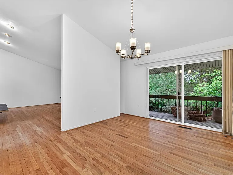 9404 Woodington Dr — Photo 10