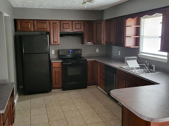 4th image of 301 Anthony Dr