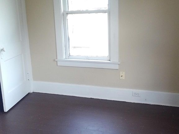2nd image of 610 Mabel St