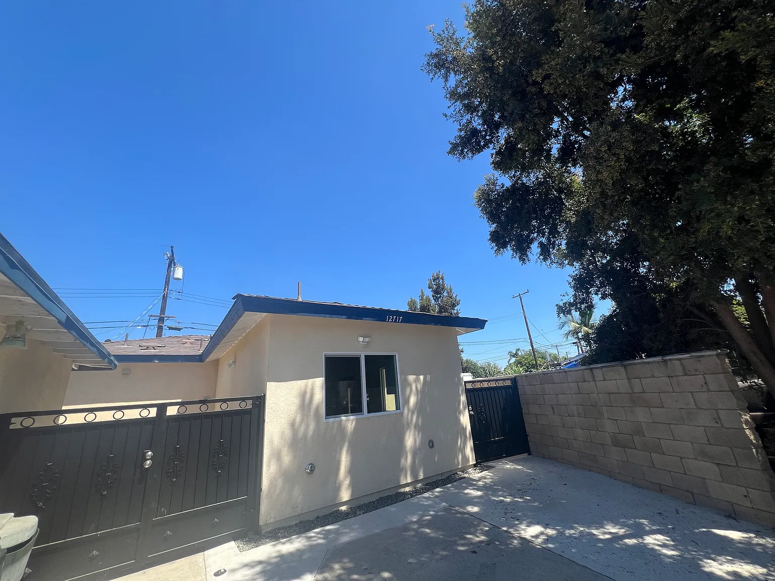3 bed, 1000 sqft, $3,400 — Photo 2