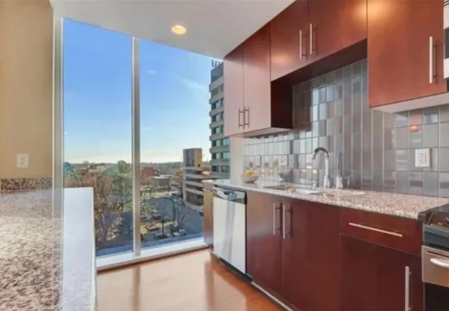 Centerpointe-downtown luxury — Photo 4