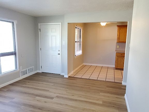 3rd image of 627 Tendoy Dr