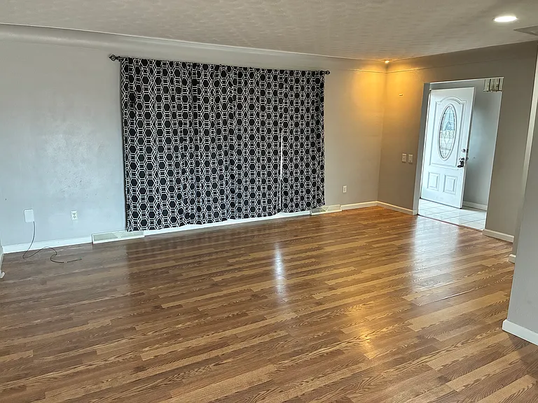 3214 Greenwood Ln — Photo 5