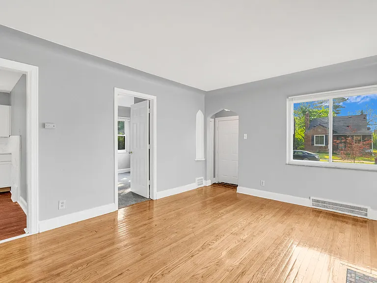 10470 Roxbury St — Photo 7