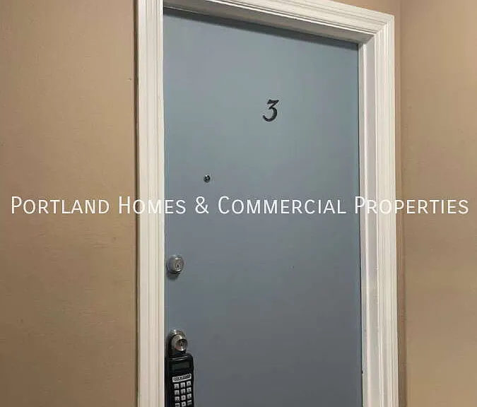 2456 NW Vaughn St #3 — Photo 2