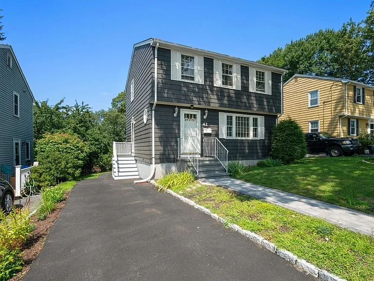 42 Rockland Ave — Photo 25