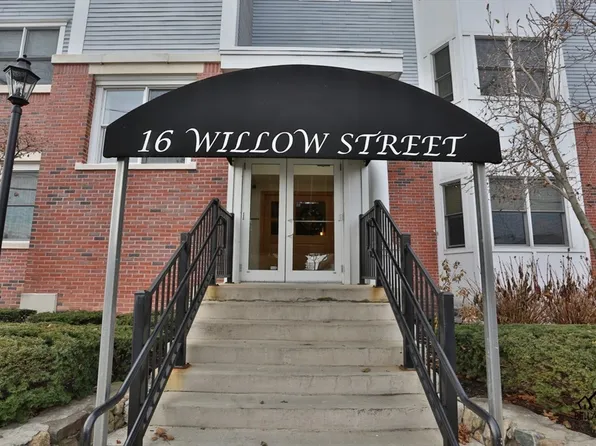16 Willow St Unit 410, Melrose, MA 02176