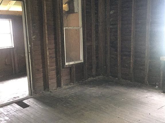 3rd image of 619 W Smith Ave