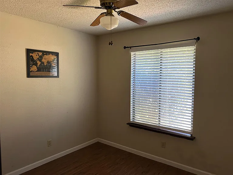 9509 Blue Creek Ln — Photo 25