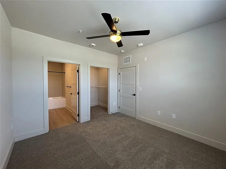 District on the Etowah Apartments — Photo 1533