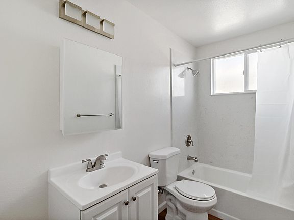 3rd image of 2642 35th Ave #C