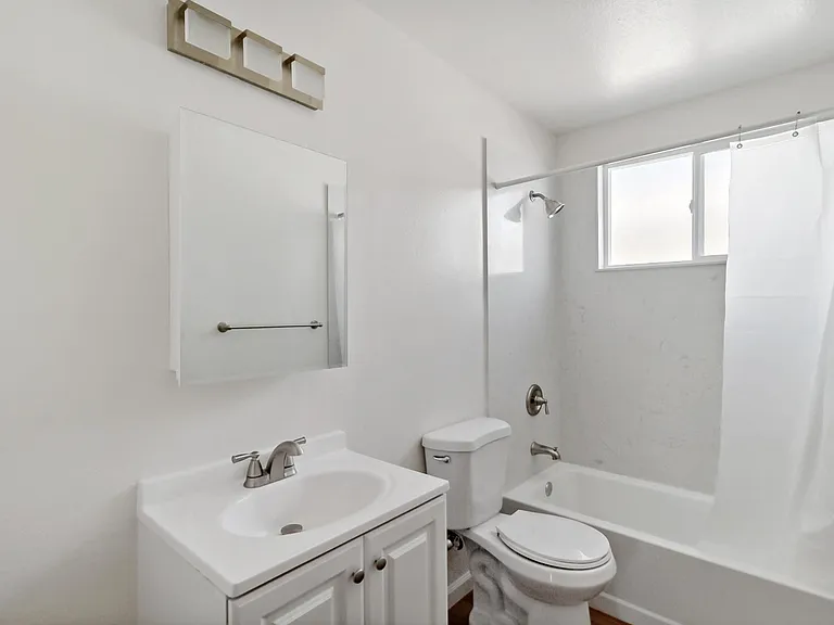 2642 35th Ave #C — Photo 4