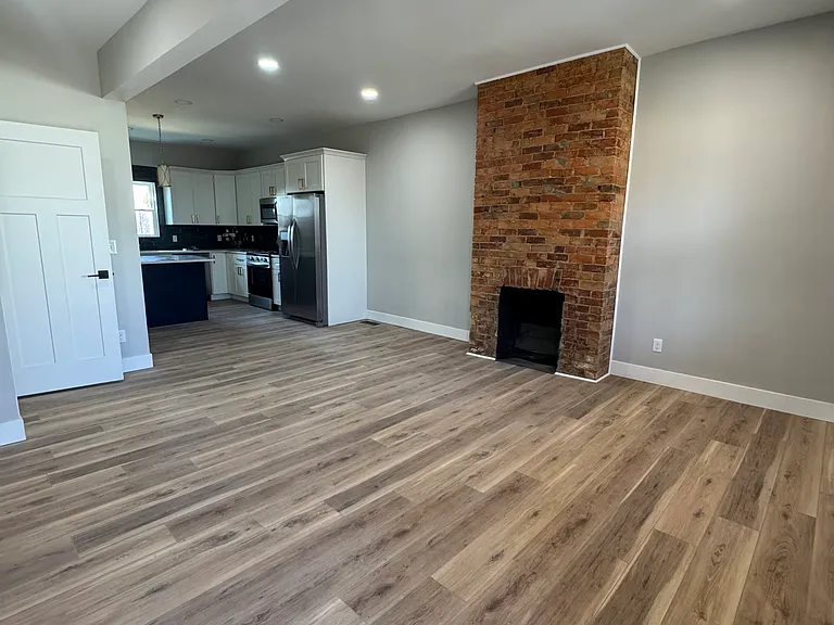 (1st floor) View of Livingroom from entrance
