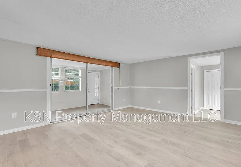 117 Windsor Rd — Photo 35