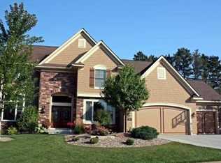 1062 Beacon Hill Dr, Dexter, MI 48130