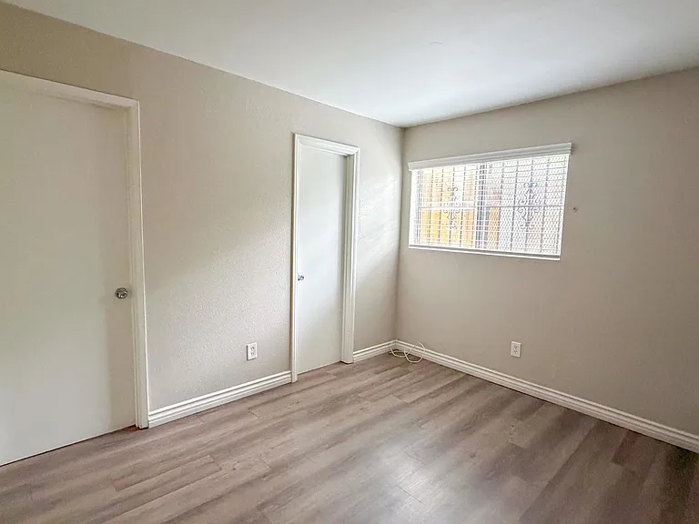 50th St Apartments — Photo 8
