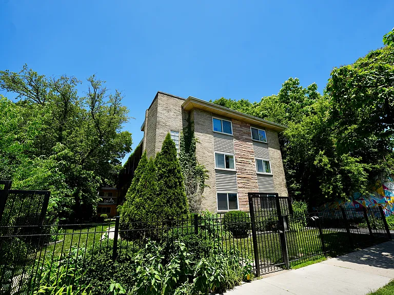 1404 W Estes Ave #2A — Photo 9