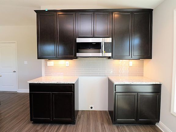 4th image of 627 Lucille Dr