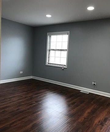 4th image of 319 Applewood Ct