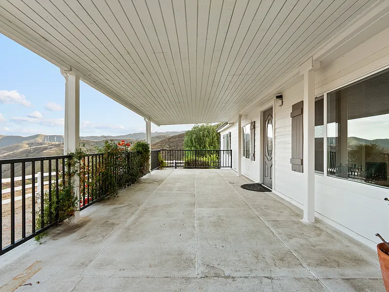 35401 Ridge Route Rd — Photo 9