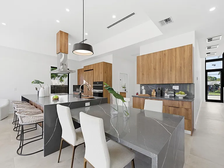 1308 Avocado Isle — Photo 11