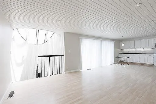 643 W Lakeshore Dr — Photo 1