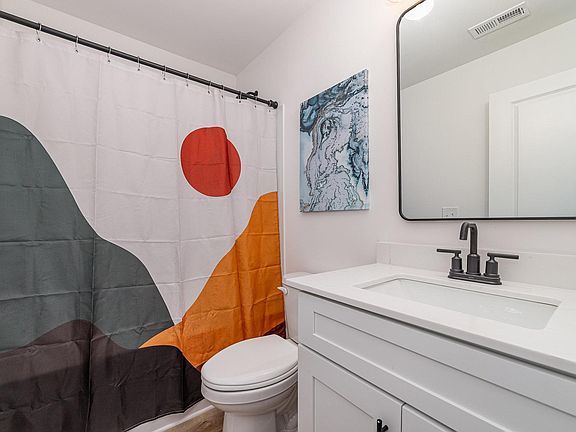 Shared bathroom for Bedrooms C & D