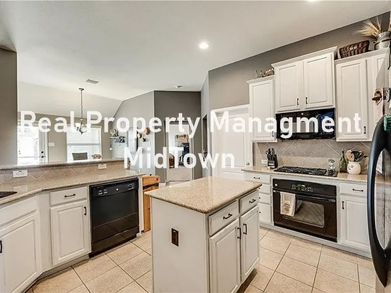 1105 Sunland Ct — Photo 7