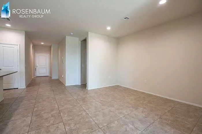 2431 S 46th St — Photo 2