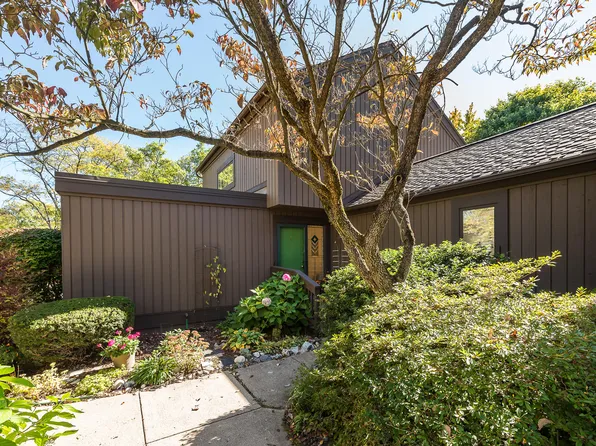 4 Haverhill Ct, Ann Arbor, MI 48105