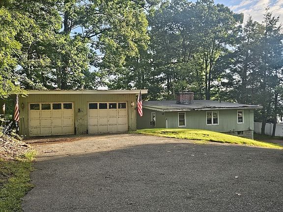 4th image of 12 Hemlock Dr