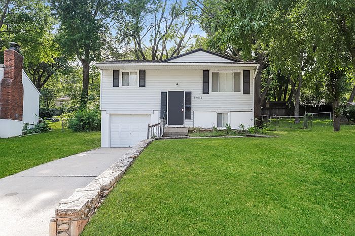 1st image of 18613 E Shoshone Dr