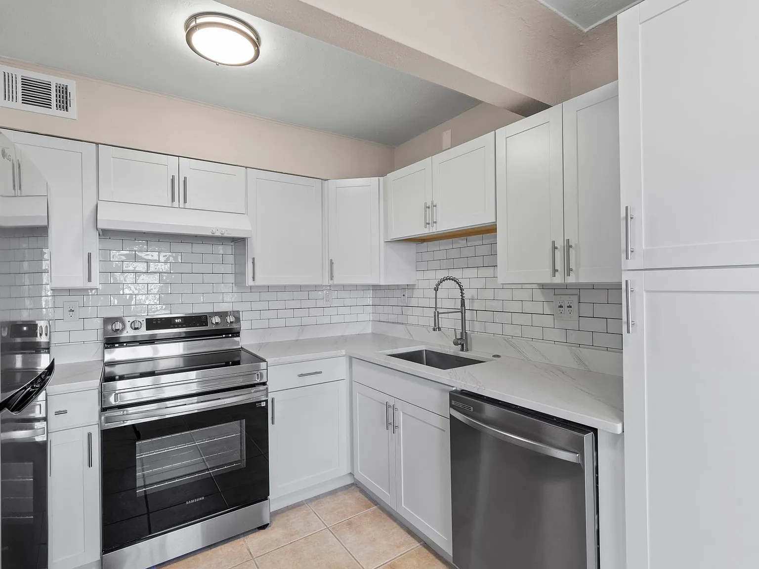 2 bed, 900 sqft, $2,395 — Photo 3
