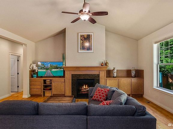 5th image of 2236 29th Ct NW