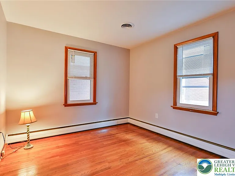 336 E Market St — Photo 13