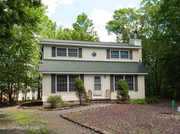 3216 Carlisle Ct, Bushkill, PA 18324