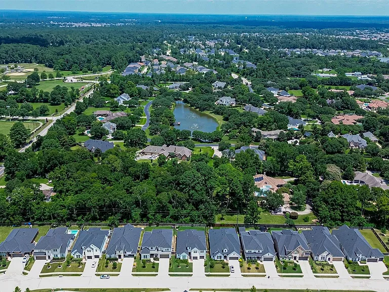 9722 Dani Lake Dr — Photo 46