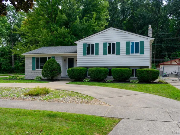 14652 Debbie Dr, Sterling Heights, MI 48313