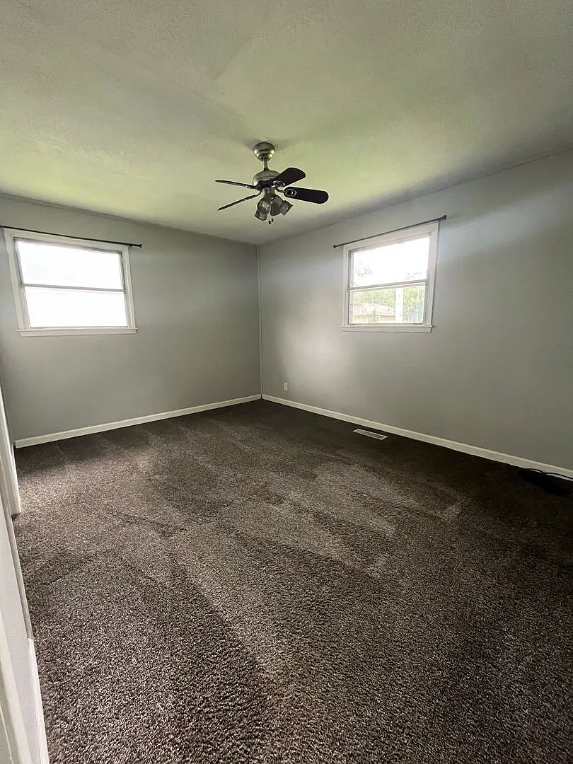 2 Bedroom 1 Bathroom House — Photo 4