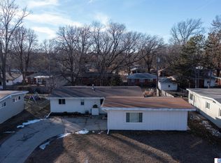 701 Eastborough Ln, Lincoln, NE 68505