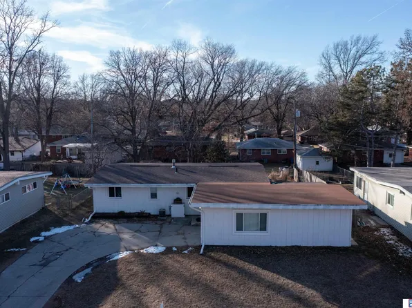 701 Eastborough Ln, Lincoln, NE 68505